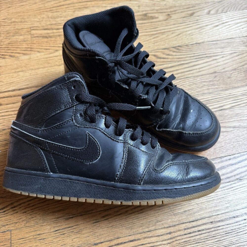 Nike Youth Air Jordan 1 Retro GS High OG Black Gum Sneakers Size 6.5 Y575441-020